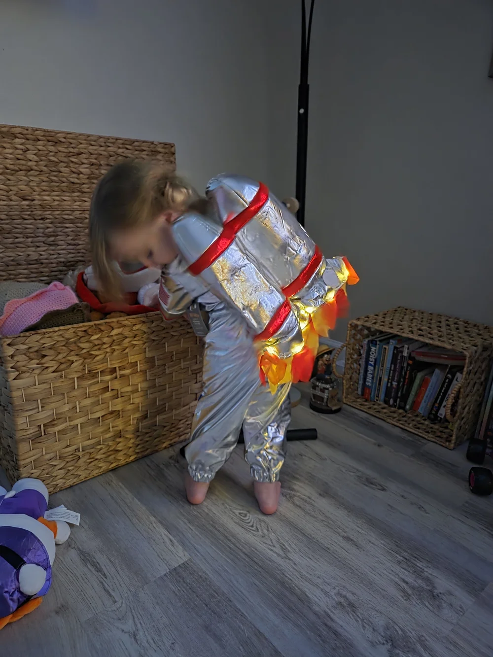 Pottery Barn Kids Silver ASTRONAUT Costume with LIGHT UP JETPACKS! Retail $99